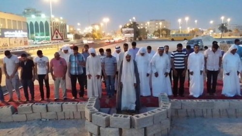 A recent picture of Bahrainis holding prayer in one of 38 mosques demolished by the regime in 2011